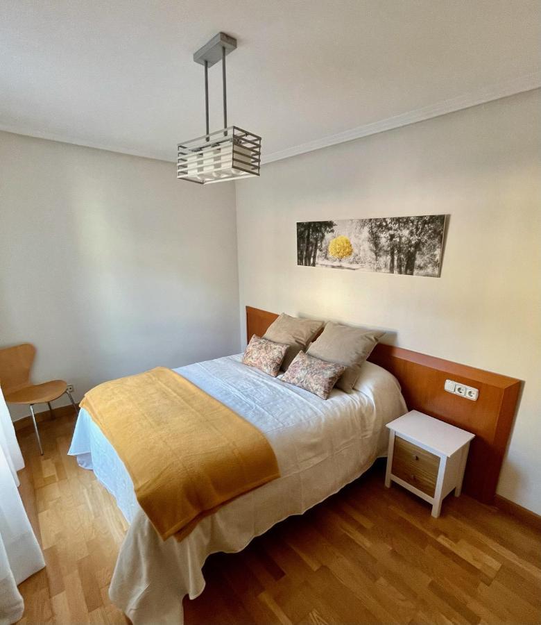 Apartamento Paseo De La Losa Oviedo Eksteriør billede